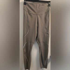 Barely Worn - Lululemon Base Pace 25 inch inseam leggings Size 6 Gull Gray
